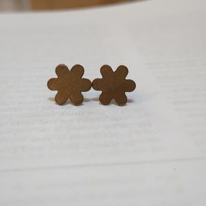 Mata Traders Petite Flower Studs